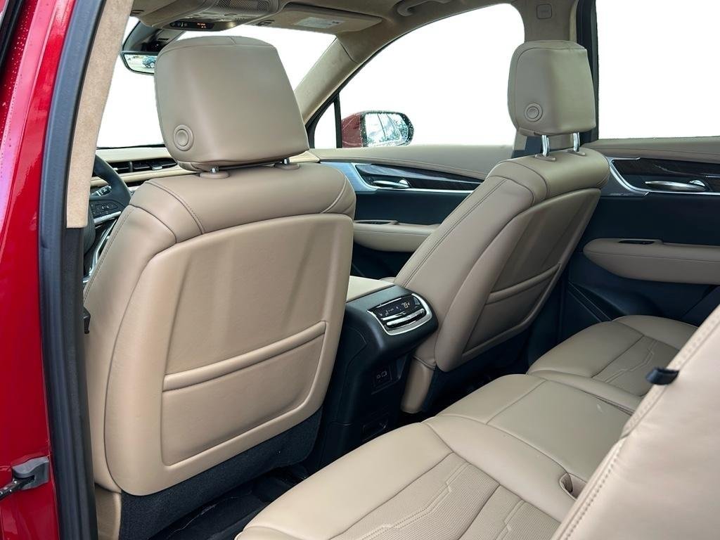 Used 2025 Cadillac XT6 Premium Luxury w/ Platinum Package FWD image 7