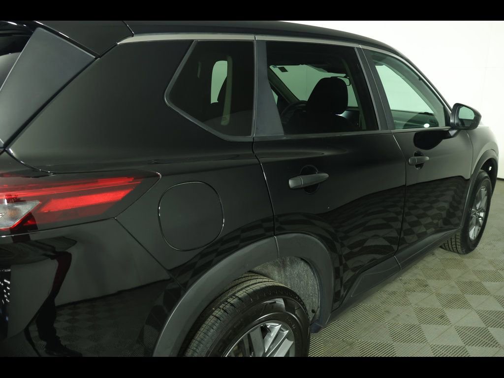 Used 2024 Nissan Rogue S image 17