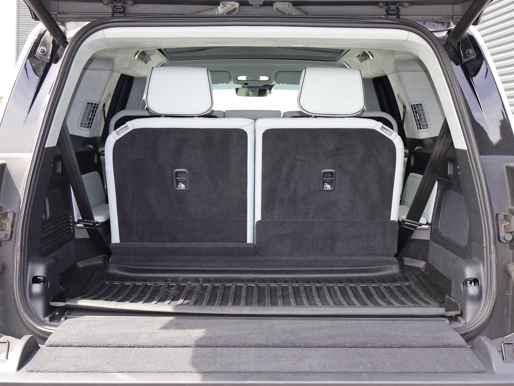 Used 2023 Rivian R1S Launch Edition AWD/4WD image 26