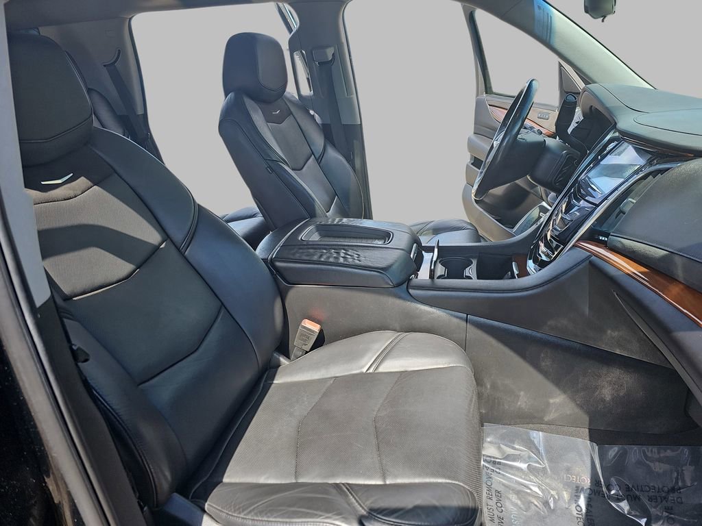 Certified 2018 Cadillac Escalade Luxury AWD/4WD image 13