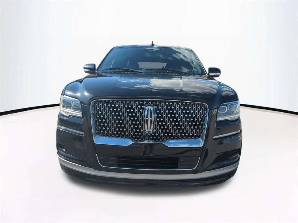 Used 2023 Lincoln Navigator L Reserve image 3