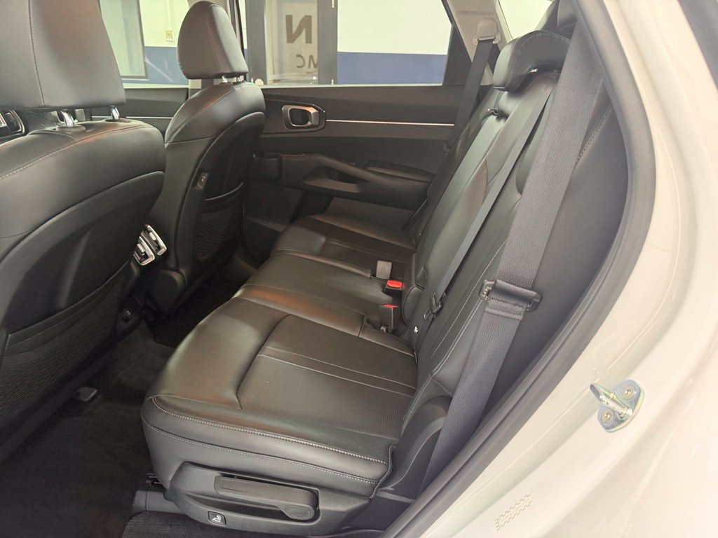Used 2025 Kia Sorento S AWD/4WD image 33