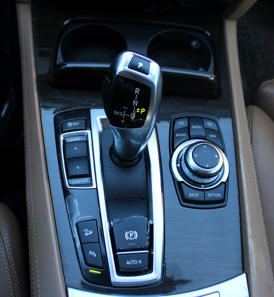 Used 2010 BMW 750i xDrive image 24