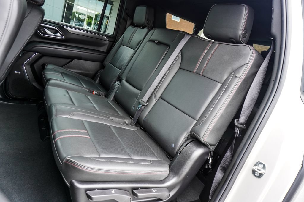 Used 2024 Chevrolet Suburban RST RWD image 8