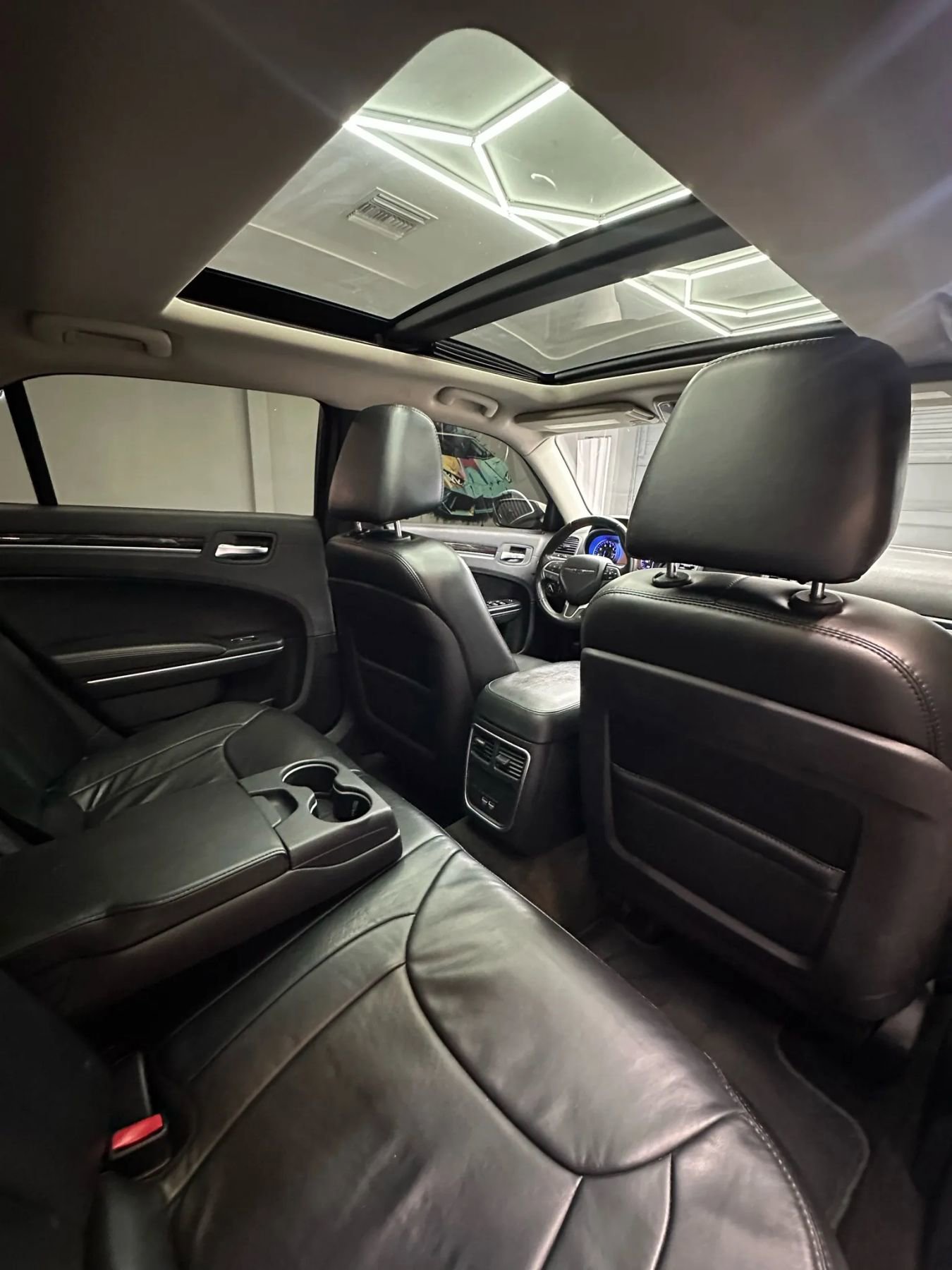 Used 2016 Chrysler 300 Limited image 30