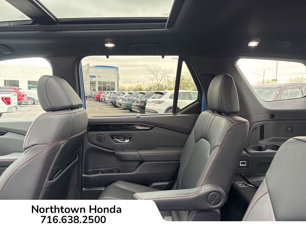 Used 2025 Honda Pilot TrailSport image 21
