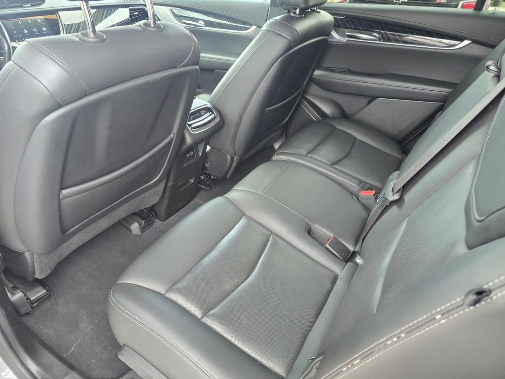 Used 2024 Cadillac XT6 Premium Luxury image 13