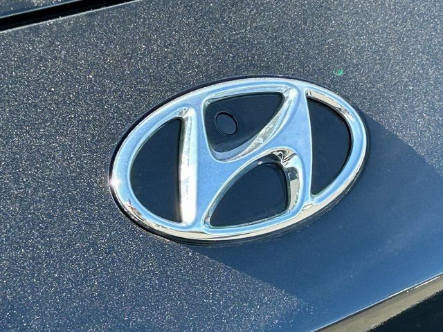 Used 2022 Hyundai Kona Limited w/ Cargo Package FWD image 11