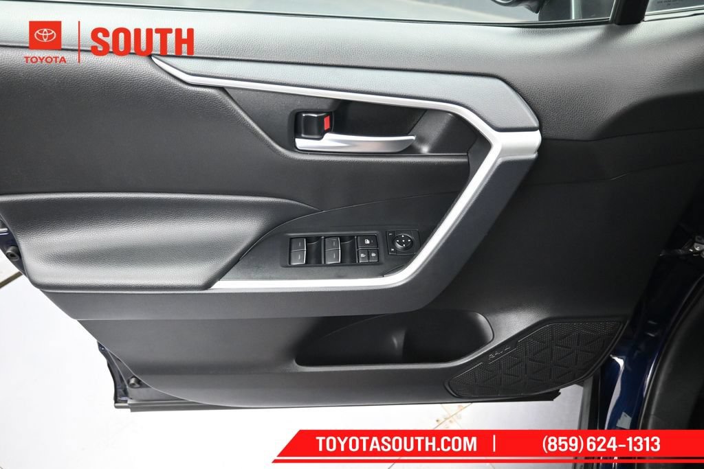 Used 2025 Toyota RAV4 XLE AWD/4WD image 22