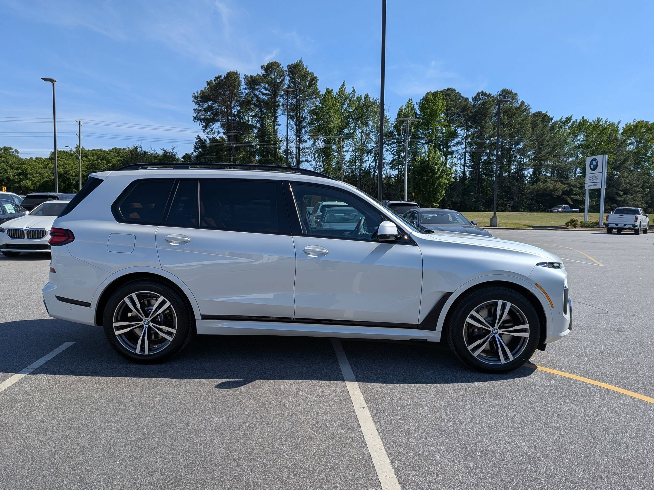 New 2027 BMW X7 xDrive40i w/ Executive Package AWD/4WD image 2