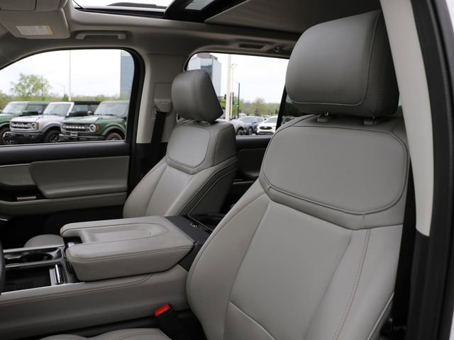 Used 2025 Ford Expedition Active image 20