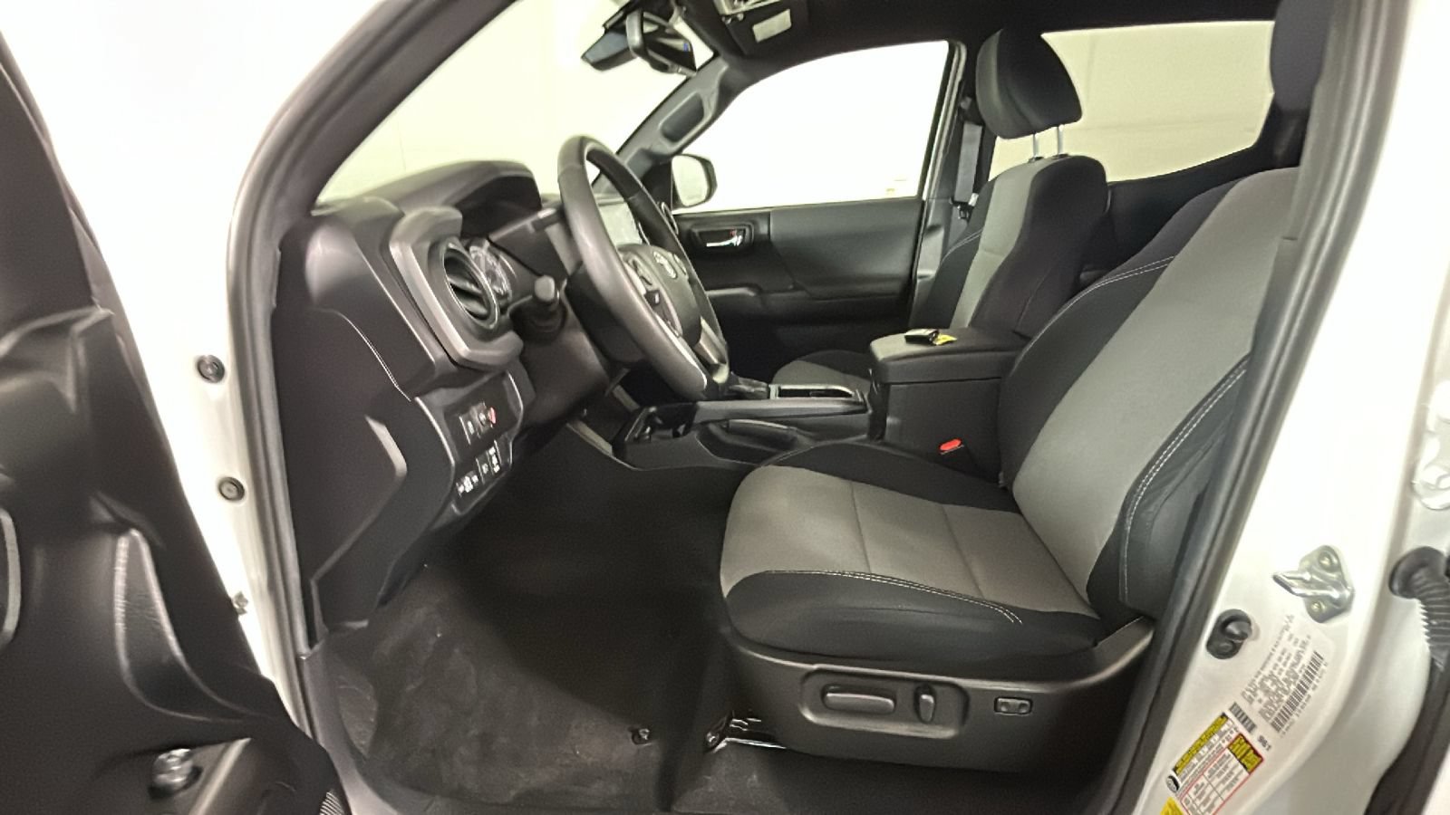 Used 2021 Toyota Tacoma TRD Off-Road AWD/4WD image 14