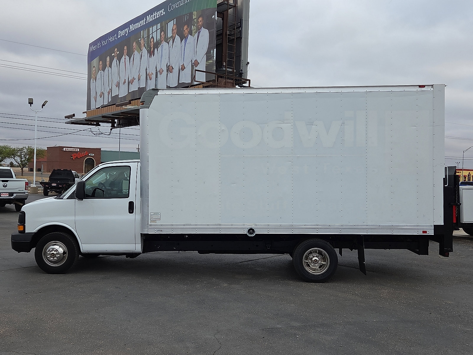 Used 2014 GMC Savana 3500 image 2