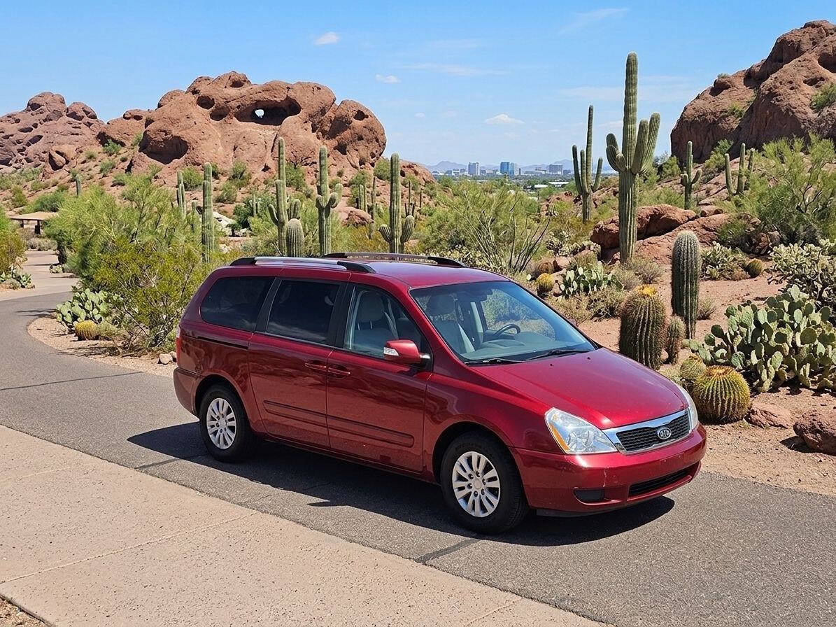 Used 2011 Kia Sedona LX FWD image 2