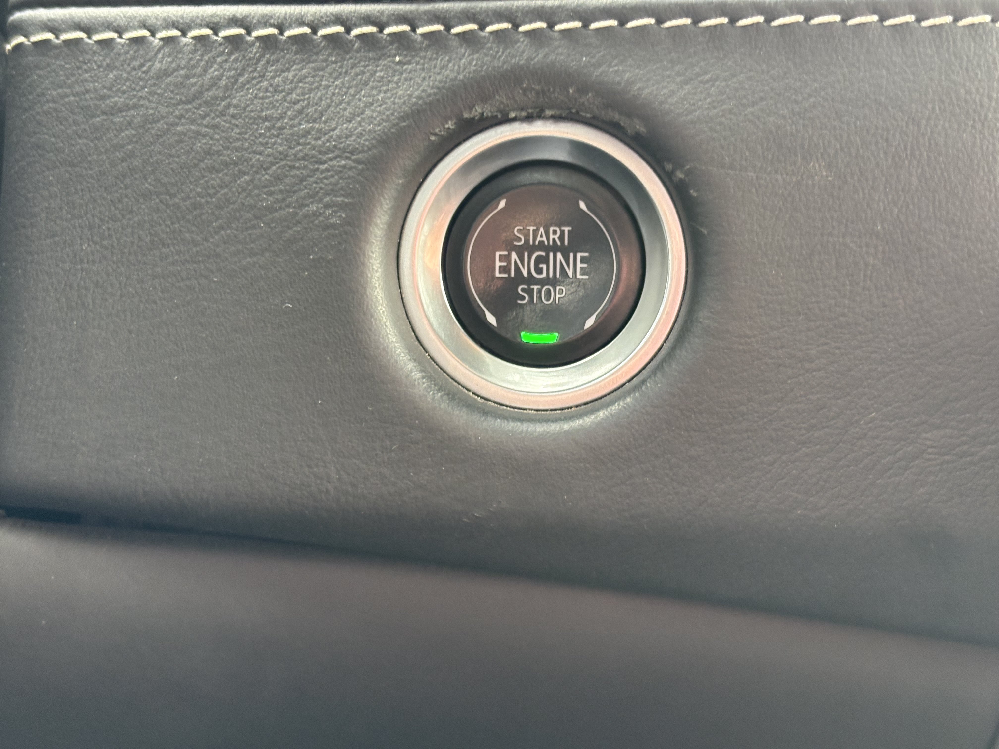 Used 2025 Cadillac Escalade ESV V AWD/4WD image 33