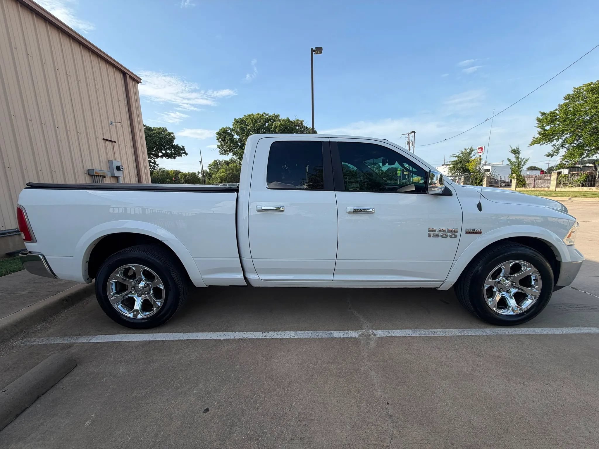 Used 2017 RAM 1500 Laramie RWD image 9