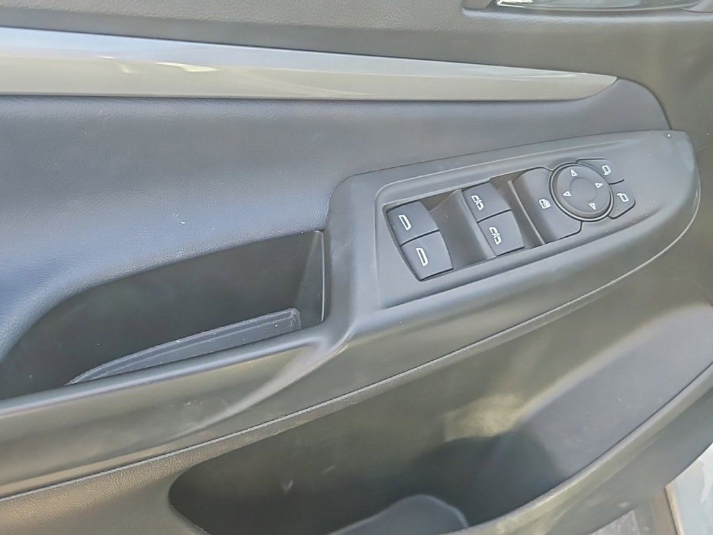 Used 2022 Chevrolet Bolt EUV LT w/ Convenience Package image 8