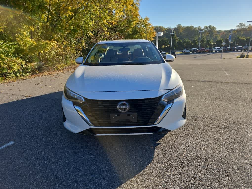 Used 2025 Nissan Sentra SV w/ SV Premium Package FWD image 2