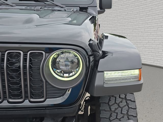 Used 2024 Jeep Gladiator Rubicon AWD/4WD image 31