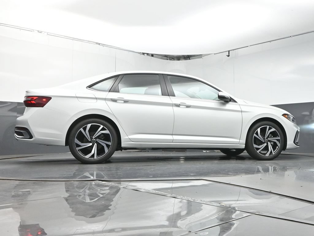 New 2026 Volkswagen Jetta SEL FWD image 40