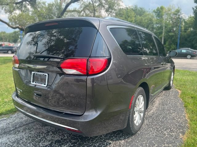 Used 2019 Chrysler Pacifica Touring-L FWD image 7