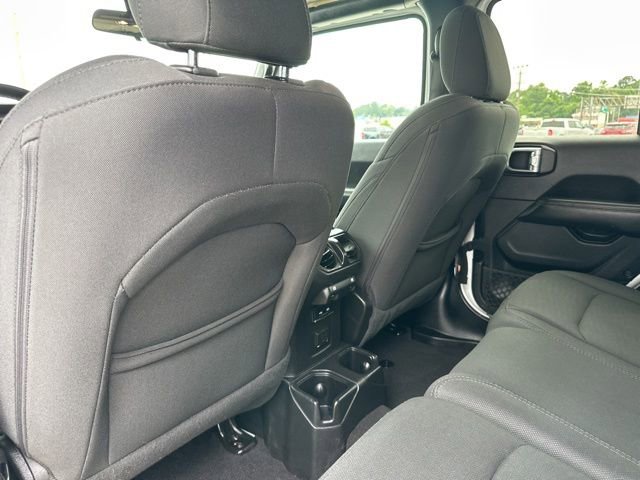 Used 2020 Jeep Wrangler Unlimited Sahara AWD/4WD image 26