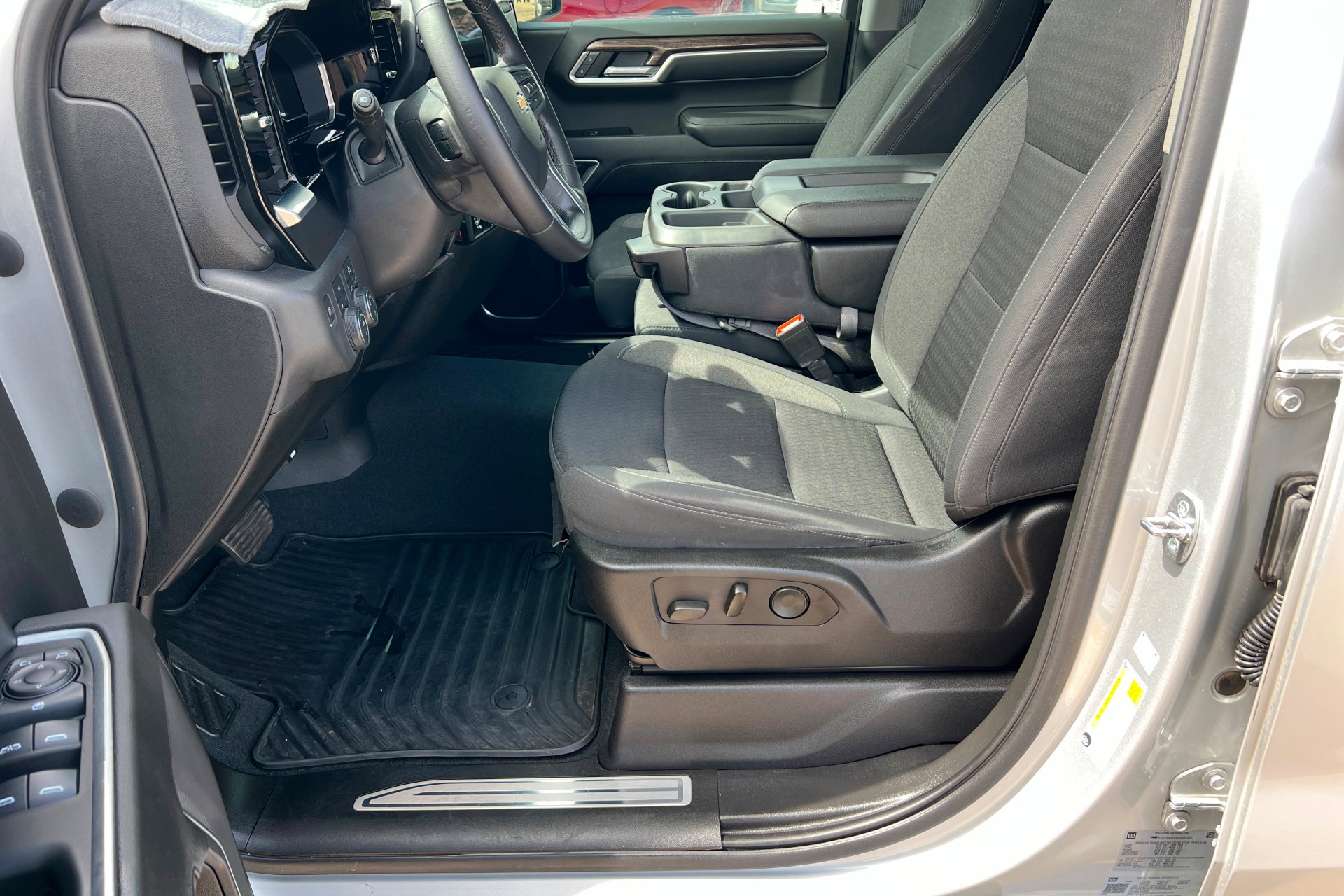 Used 2022 Chevrolet Silverado 1500 LT w/ LPO, Dark Essentials Package AWD/4WD image 18