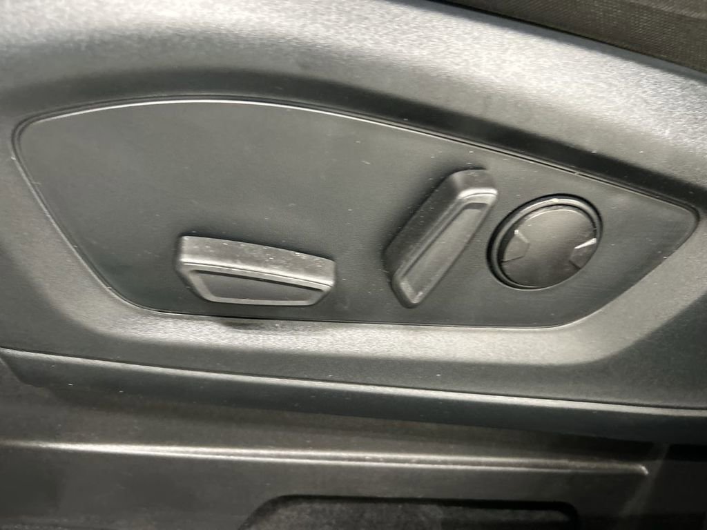 Used 2020 Ford Explorer XLT w/ Comfort Package image 10