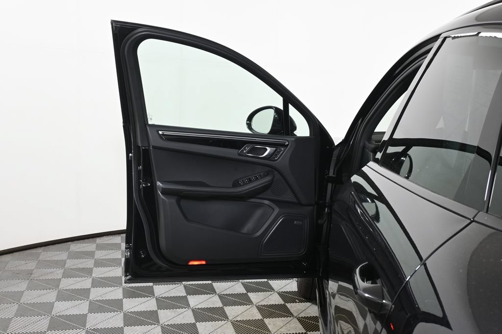 Used 2025 Porsche Macan S AWD/4WD image 24