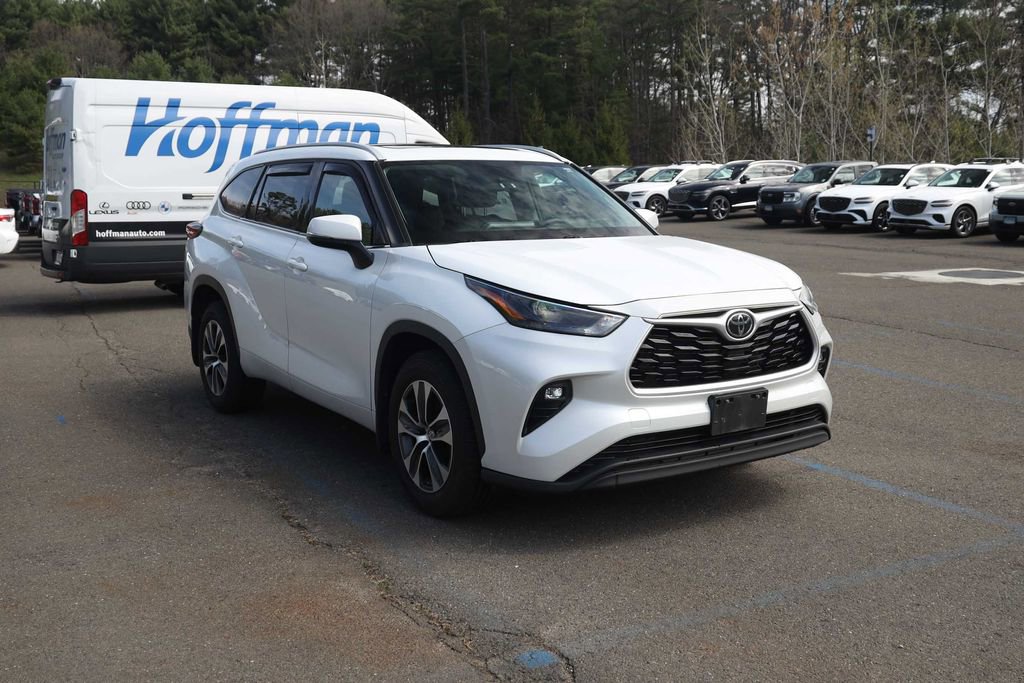 Used 2022 Toyota Highlander XLE video 2