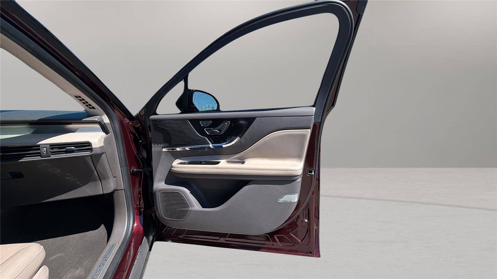 Used 2020 Lincoln Corsair FWD w/ Premium Package image 17