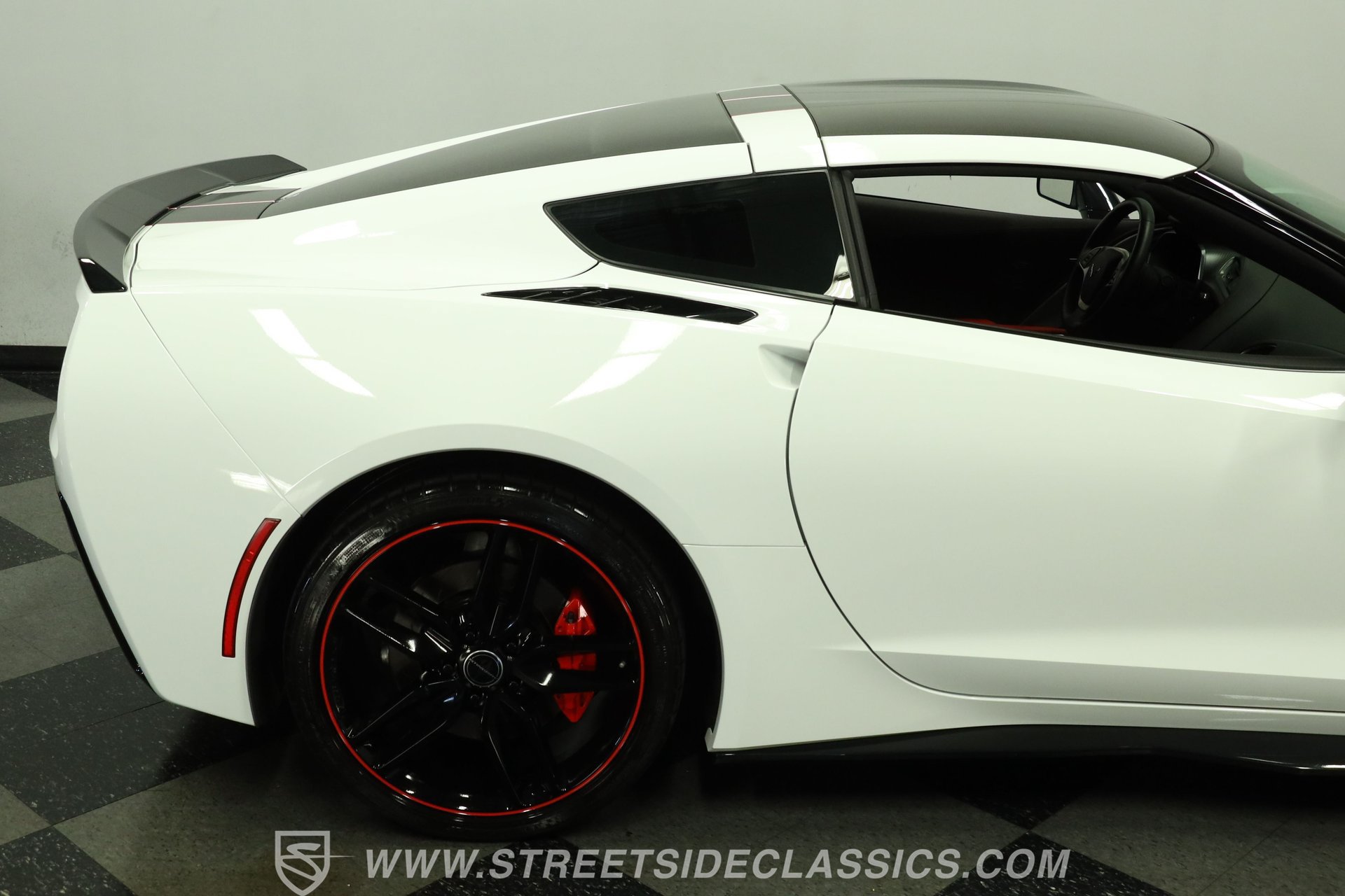 Used 2015 Chevrolet Corvette Stingray Coupe w/ Pacific Design Package RWD image 28
