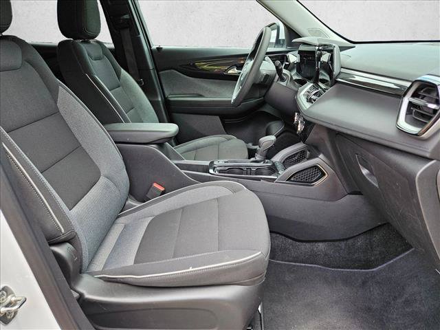 Used 2025 Chevrolet TrailBlazer LT AWD/4WD image 19