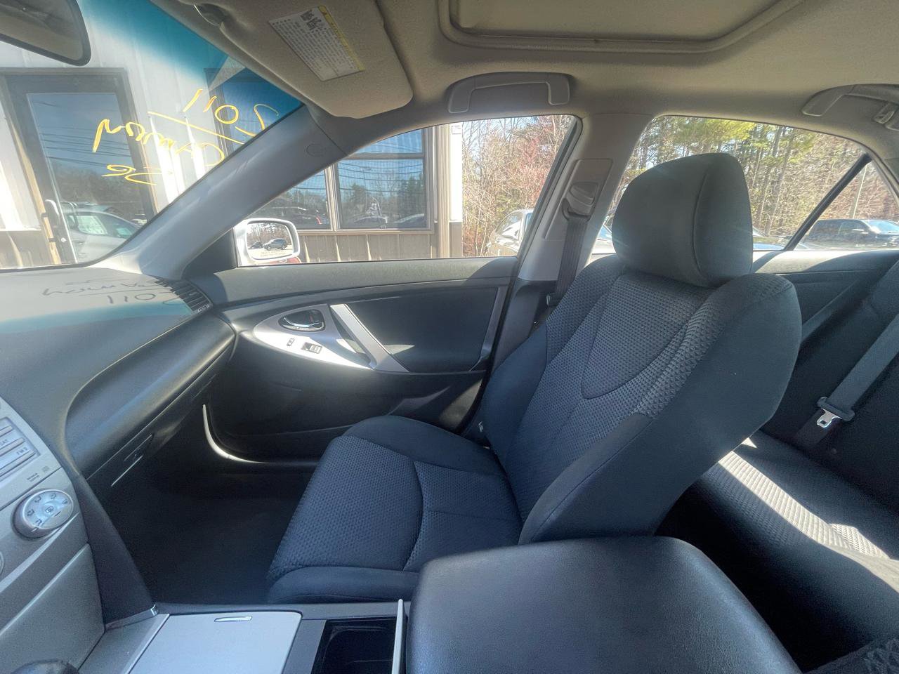 Used 2011 Toyota Camry SE w/ SE Extra-Value Pkg #1 FWD image 15