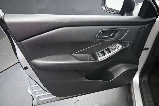 Used 2024 Nissan Rogue S AWD/4WD image 14
