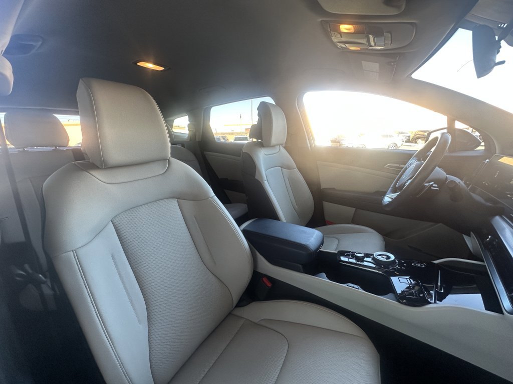 Used 2025 Kia Sportage EX image 34