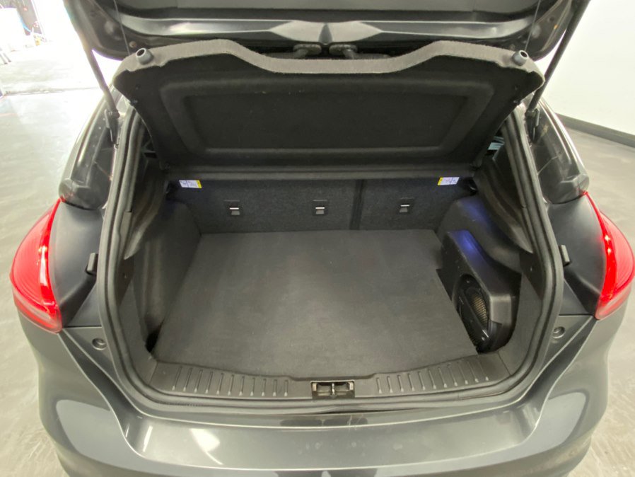 Used 2017 Ford Focus ST w/ Equipment Group 401A image 41