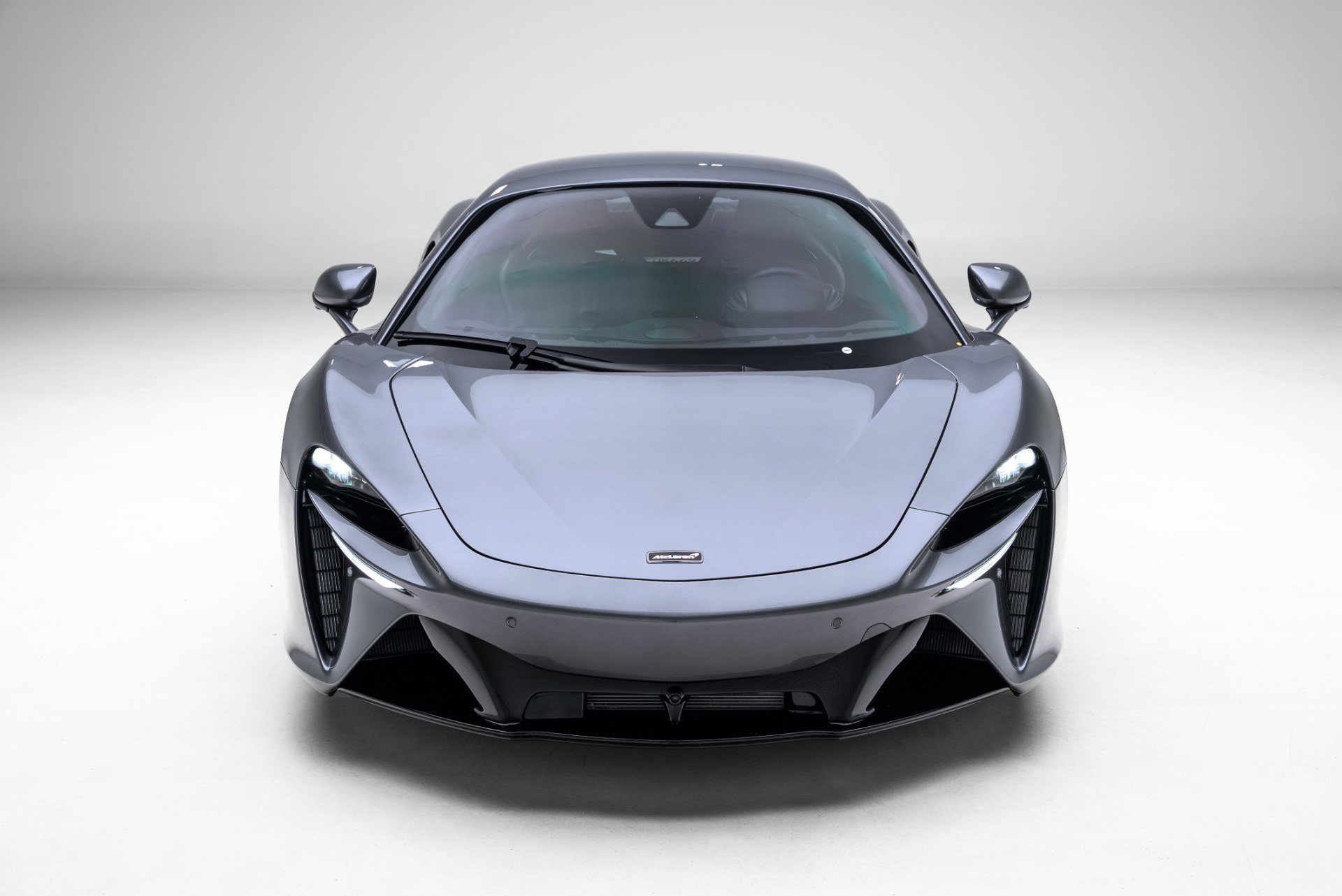 Used 2023 McLaren Artura image 12