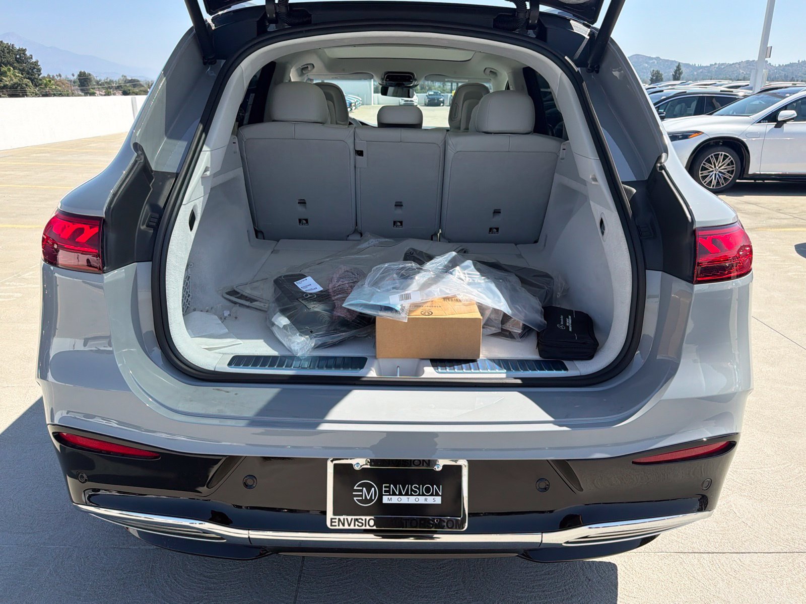 New 2027 Mercedes-Benz EQS 400 4MATIC SUV image 13
