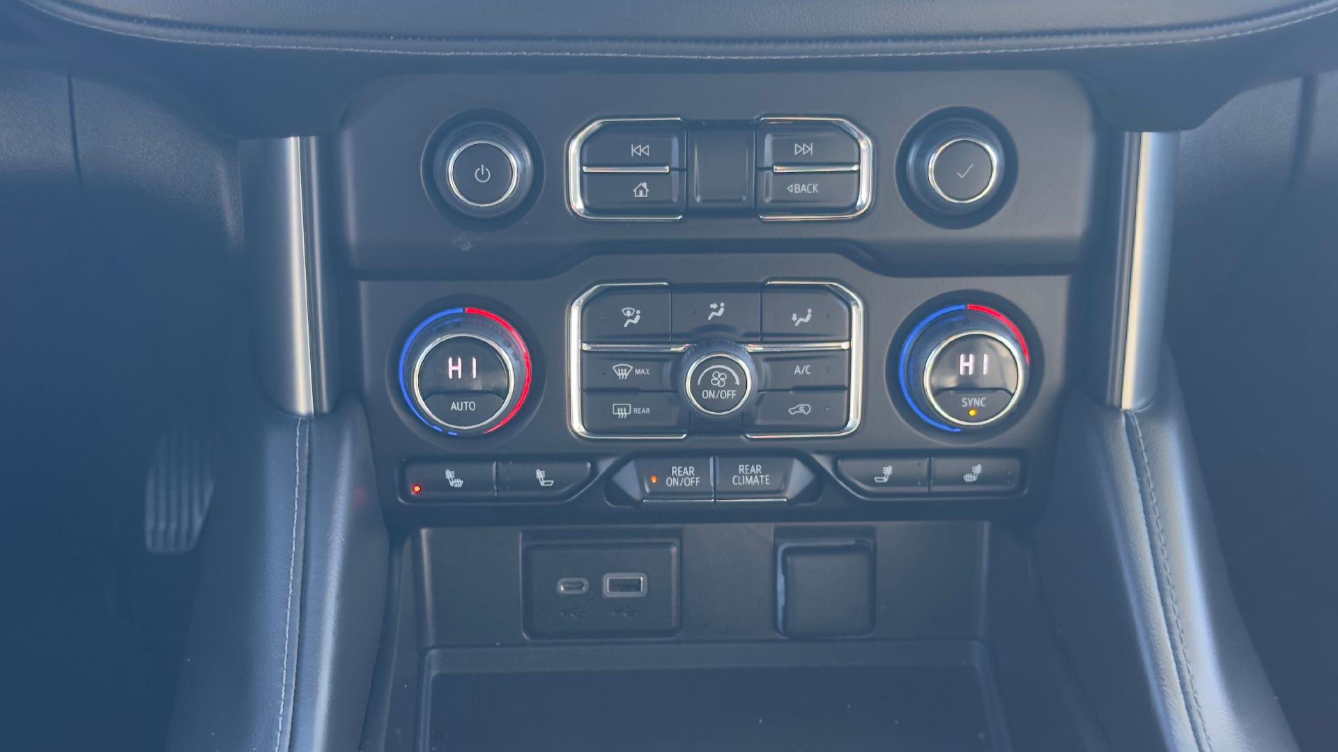 Used 2023 Chevrolet Suburban LT image 13