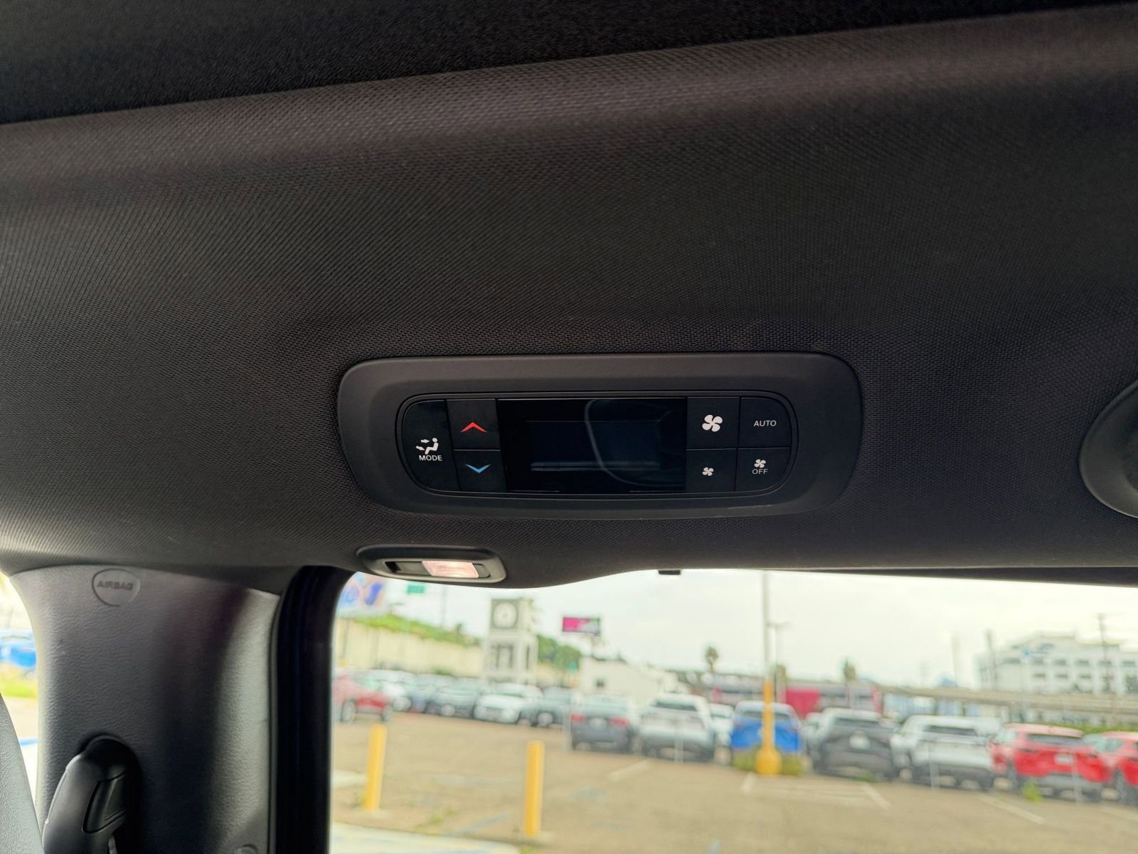 Used 2025 Chrysler Pacifica Limited image 25