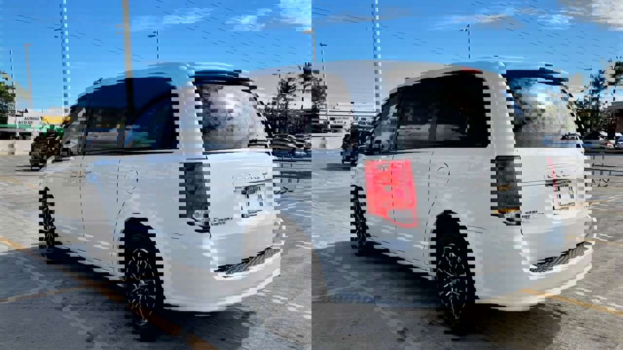 Used 2019 Dodge Grand Caravan GT FWD image 3