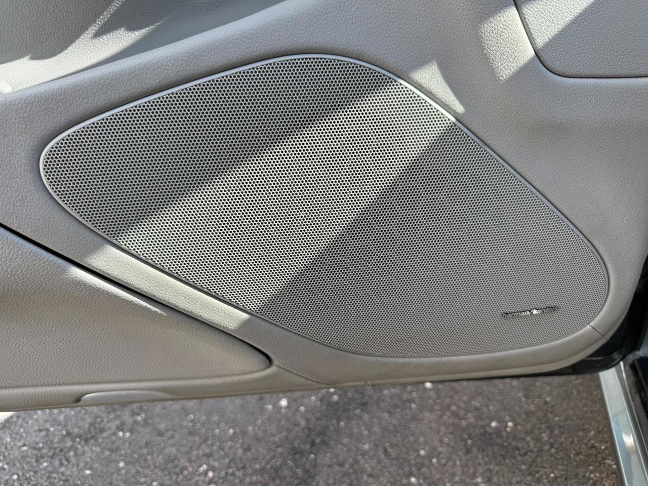 Used 2012 Mercedes-Benz SL 550 image 32