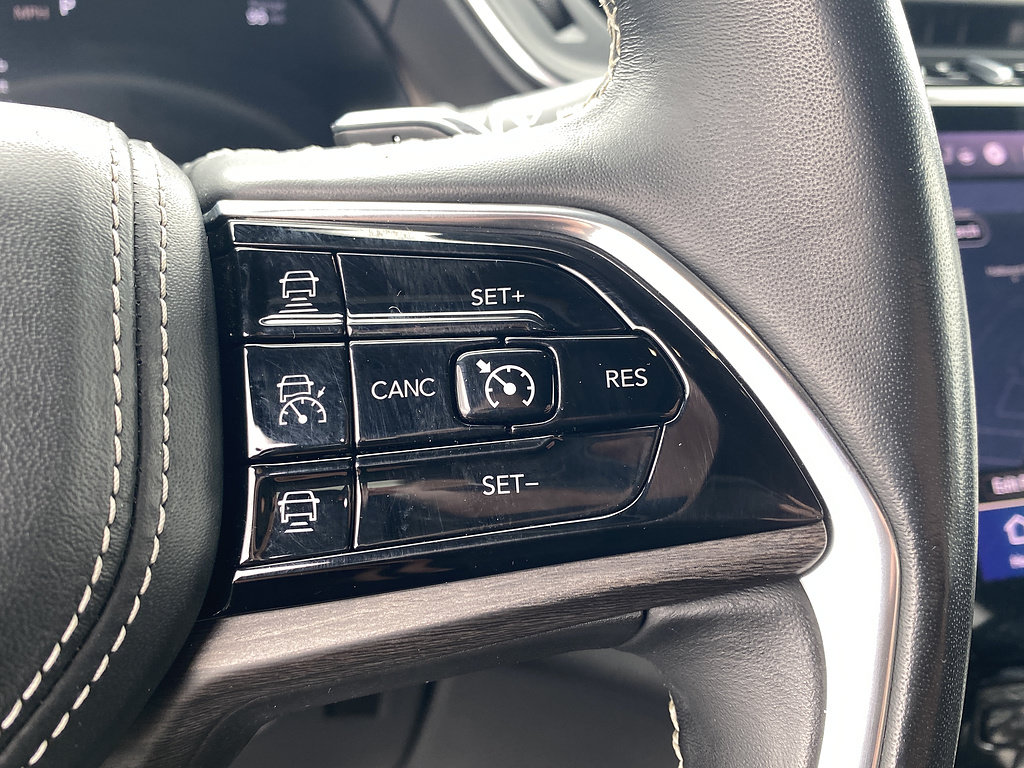 Used 2021 Jeep Grand Cherokee L Overland w/ Luxury Tech Group IV AWD/4WD image 16