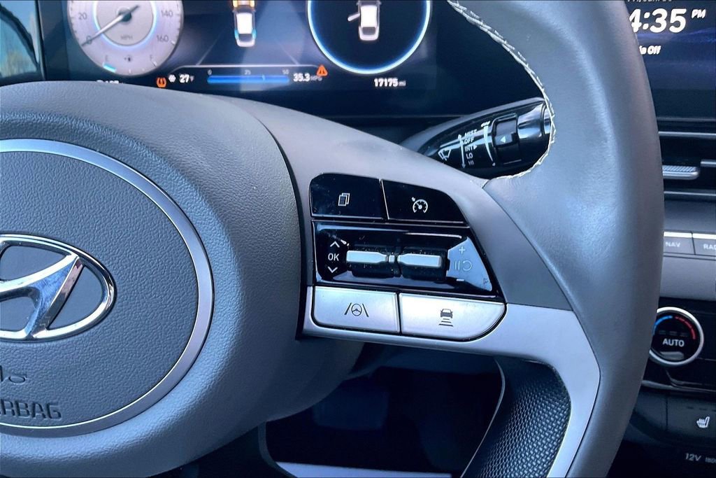 Used 2023 Hyundai Elantra SEL w/ Convenience Package image 18