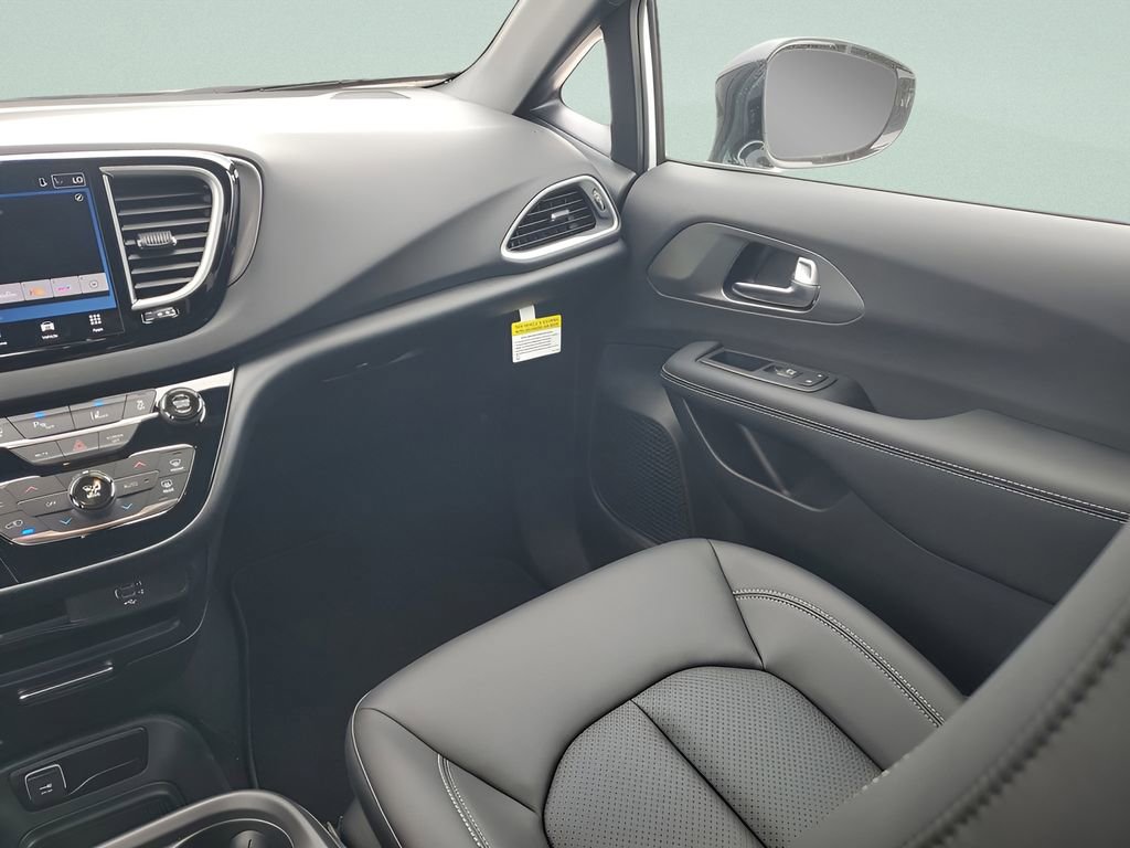 New 2026 Chrysler Voyager LX image 11