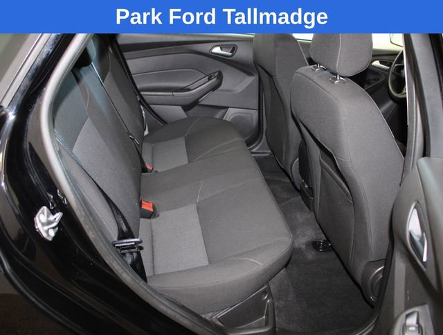 Used 2018 Ford Focus SE w/ SE Appearance Package image 25