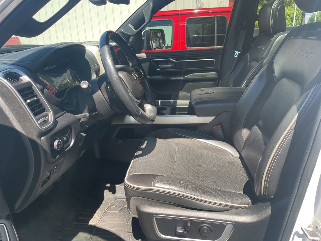 Used 2019 RAM 1500 Laramie w/ Sport Appearance Package AWD/4WD image 9
