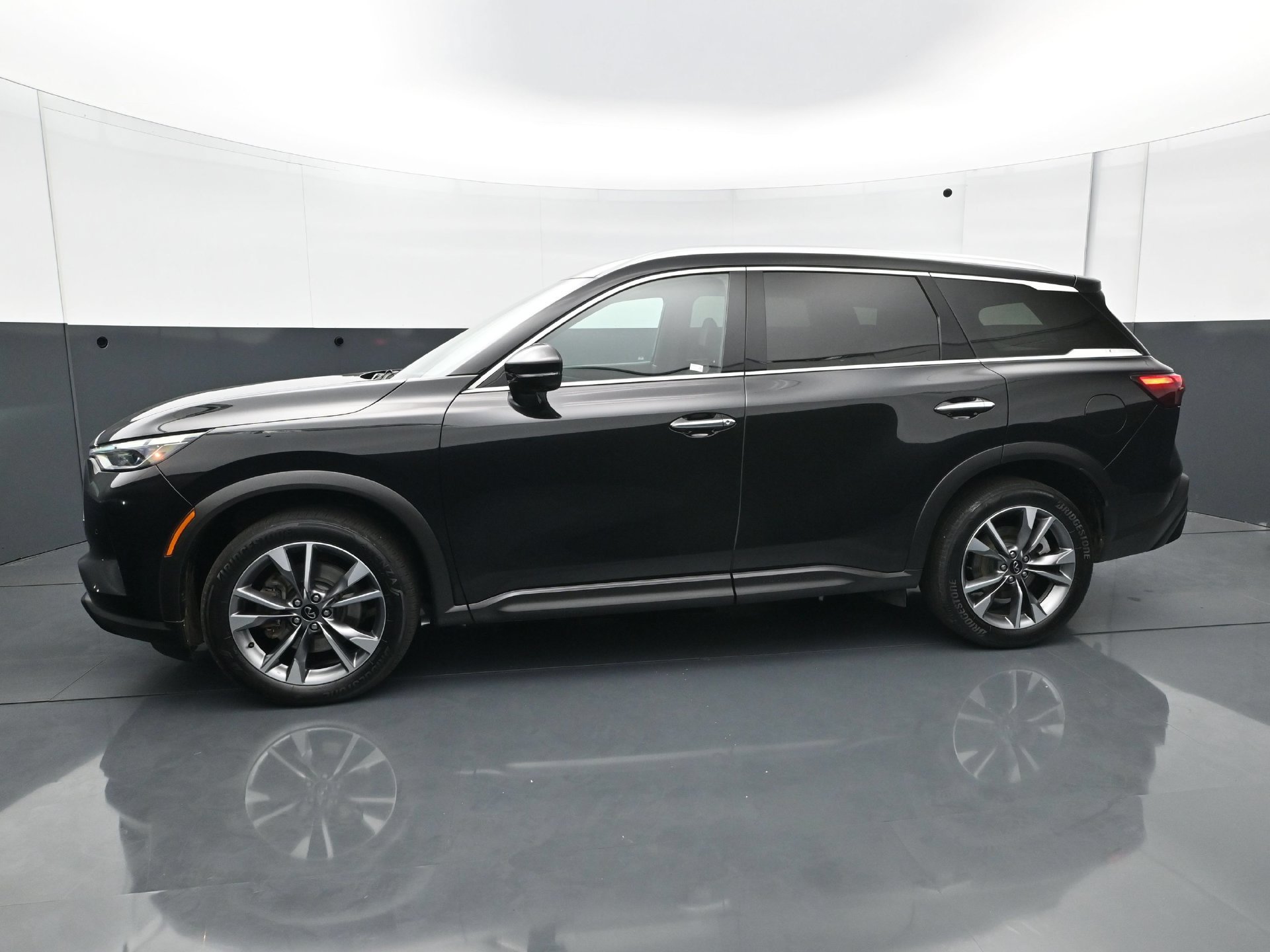 Used 2024 INFINITI QX60 Luxe AWD/4WD image 3