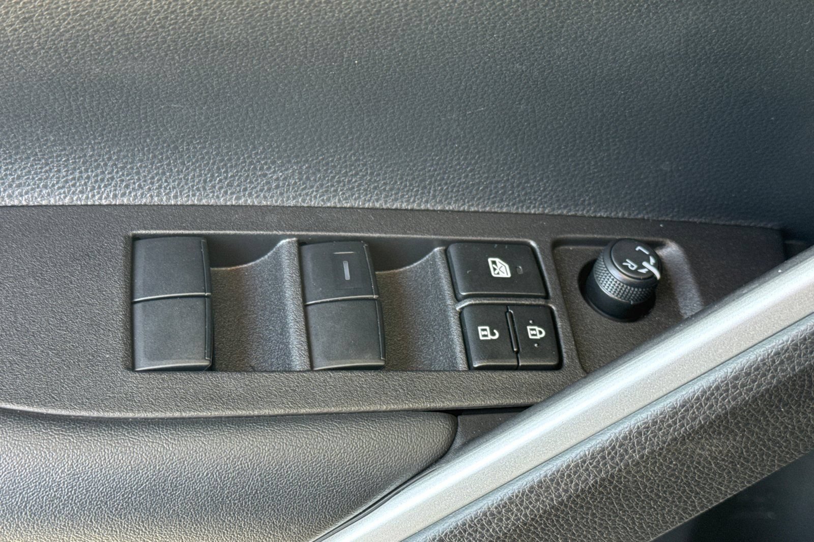 Certified 2025 Toyota Corolla Cross XLE w/ Convenience Package FWD image 15